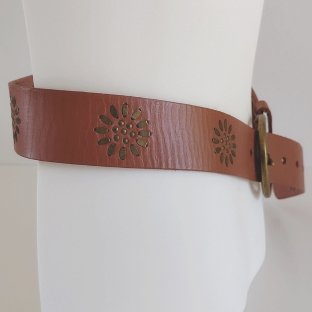 *Linea Pelle metal accented leather belt M